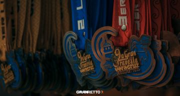 Medallas metálicas pintadas y trofeos premium de premiación